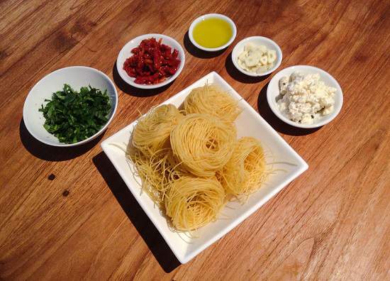 ingredients-sun-dried-tomato-feta-pasta