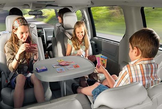 how to keep kids happy on a road trip